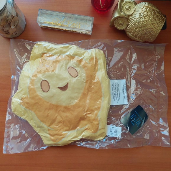 Disney's Wish Star plush cushion. New in vacuum sealed package. - Picture 14 of 14